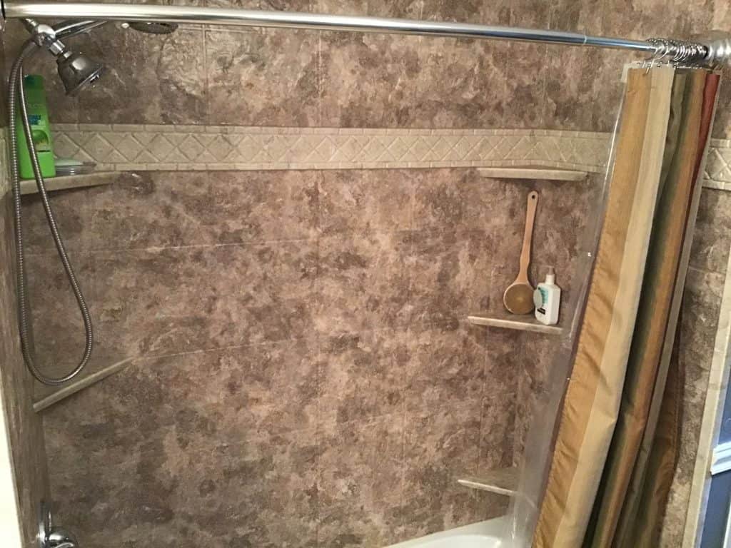 https://bathrenew.com/wp-content/uploads/2021/11/Bathroom-Shower-Accent-Bands-1-1024x768.jpg